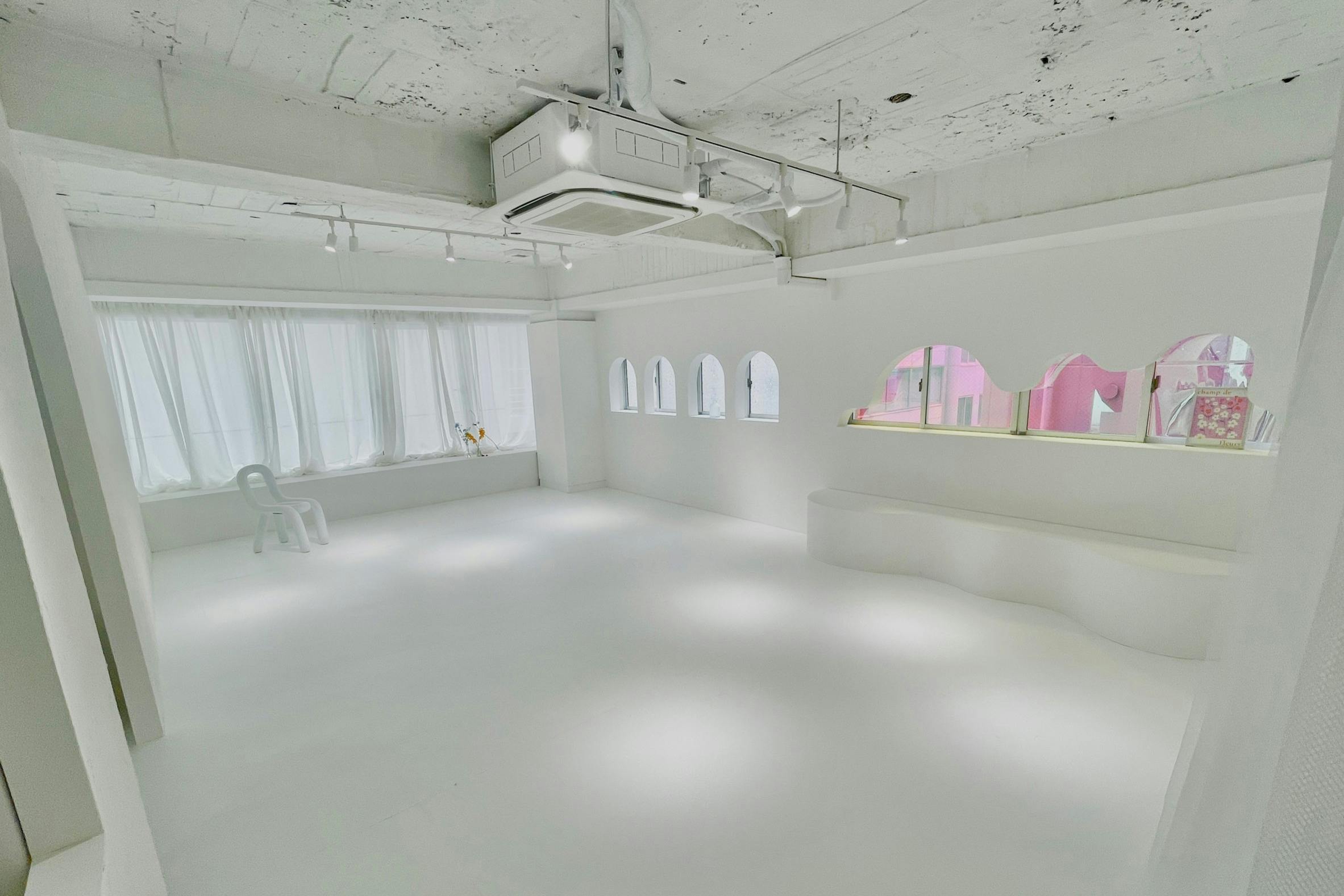 【堺筋本町駅2分】ロケや撮影会に最適なSNS映えする3種の内装を完備したコンセプトスタジオ