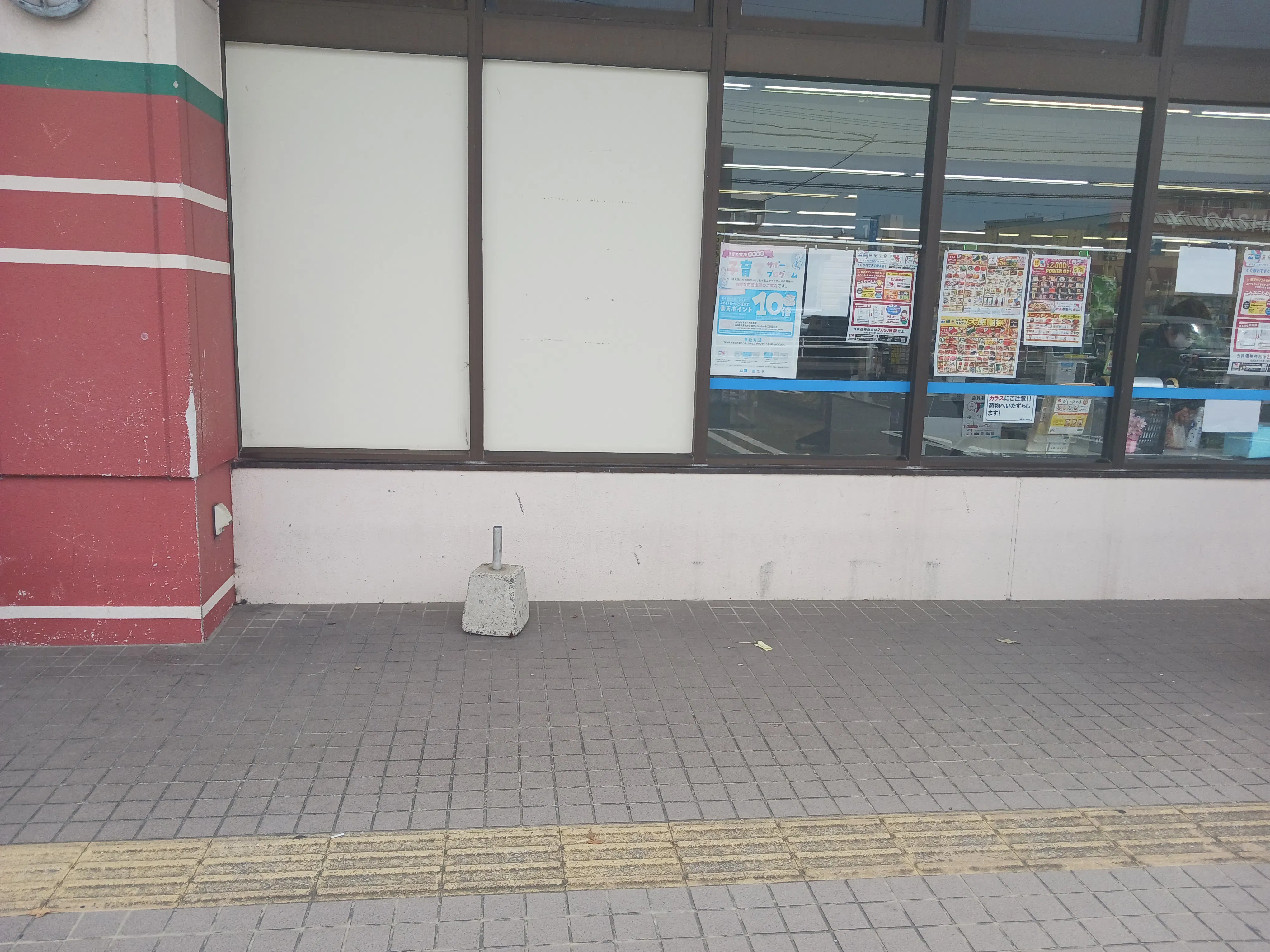 【西鉄ストア有田店】店内入口横 販促プロモーションやキッチンカー出店に最適なスーパー屋外催事イベントスペース