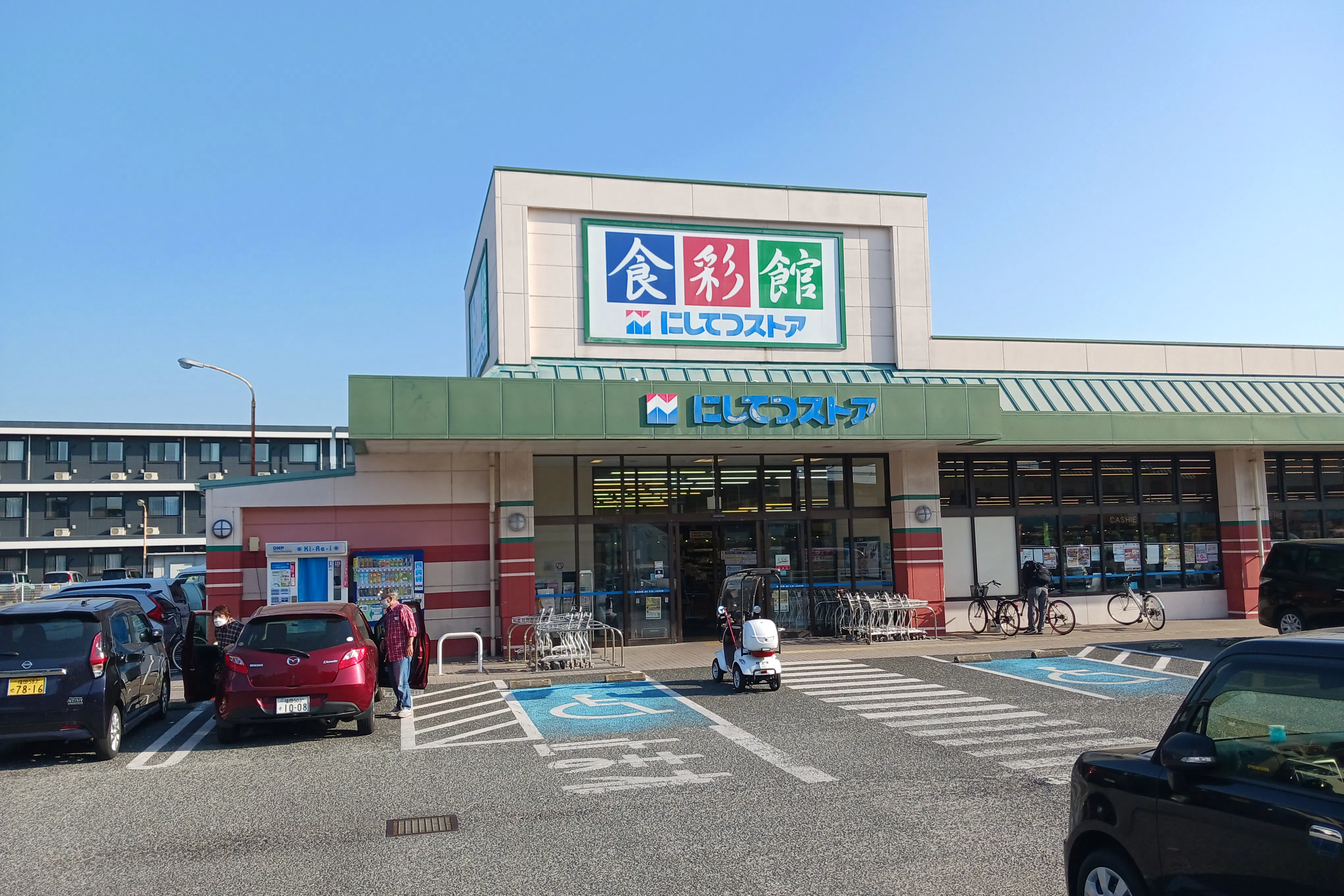 【西鉄ストア有田店】店内入口横 販促プロモーションやキッチンカー出店に最適なスーパー屋外催事イベントスペース