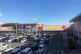 【ミスターマックス 町田多摩境店】喫煙所前 販促プロモーションや物販用途に最適な総合ディスカウントストアの催事イベントスペース