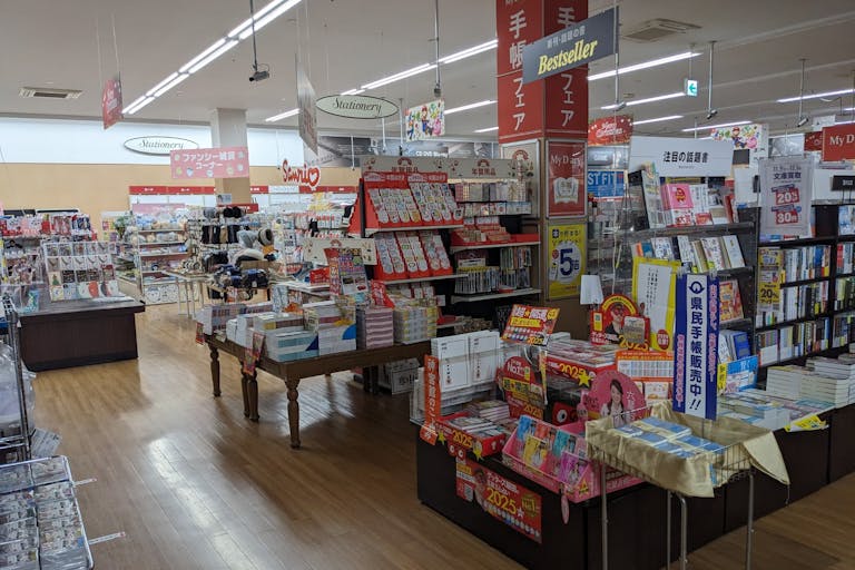 【フタバ図書TSUTAYA GIGAフレスタモール岩国店】物販に最適な店舗入口前のイベントスペースの画像2