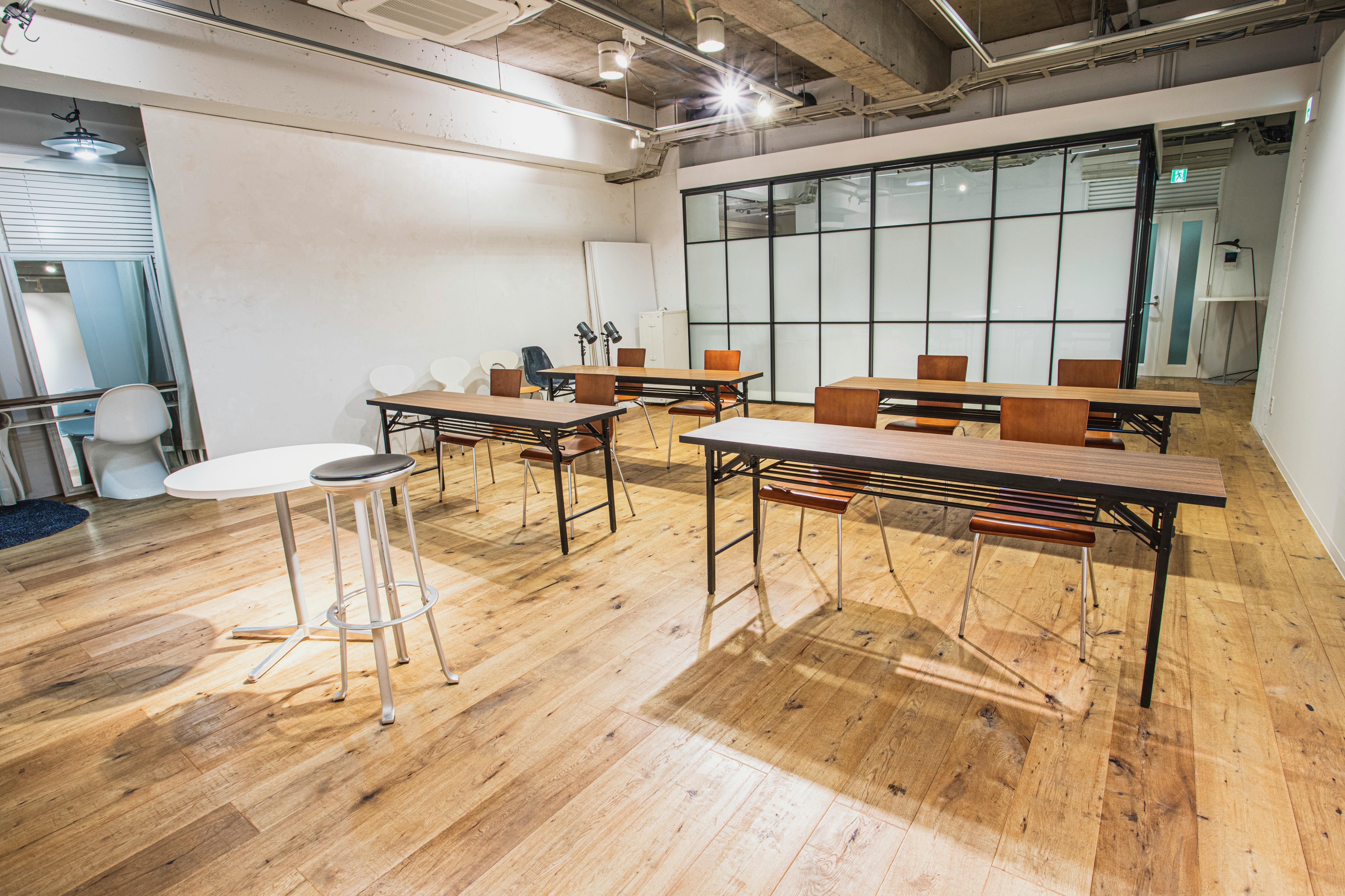 【渋谷駅5分】白壁×フローリングで展示会やポップアップストアに最適なレンタルスタジオ