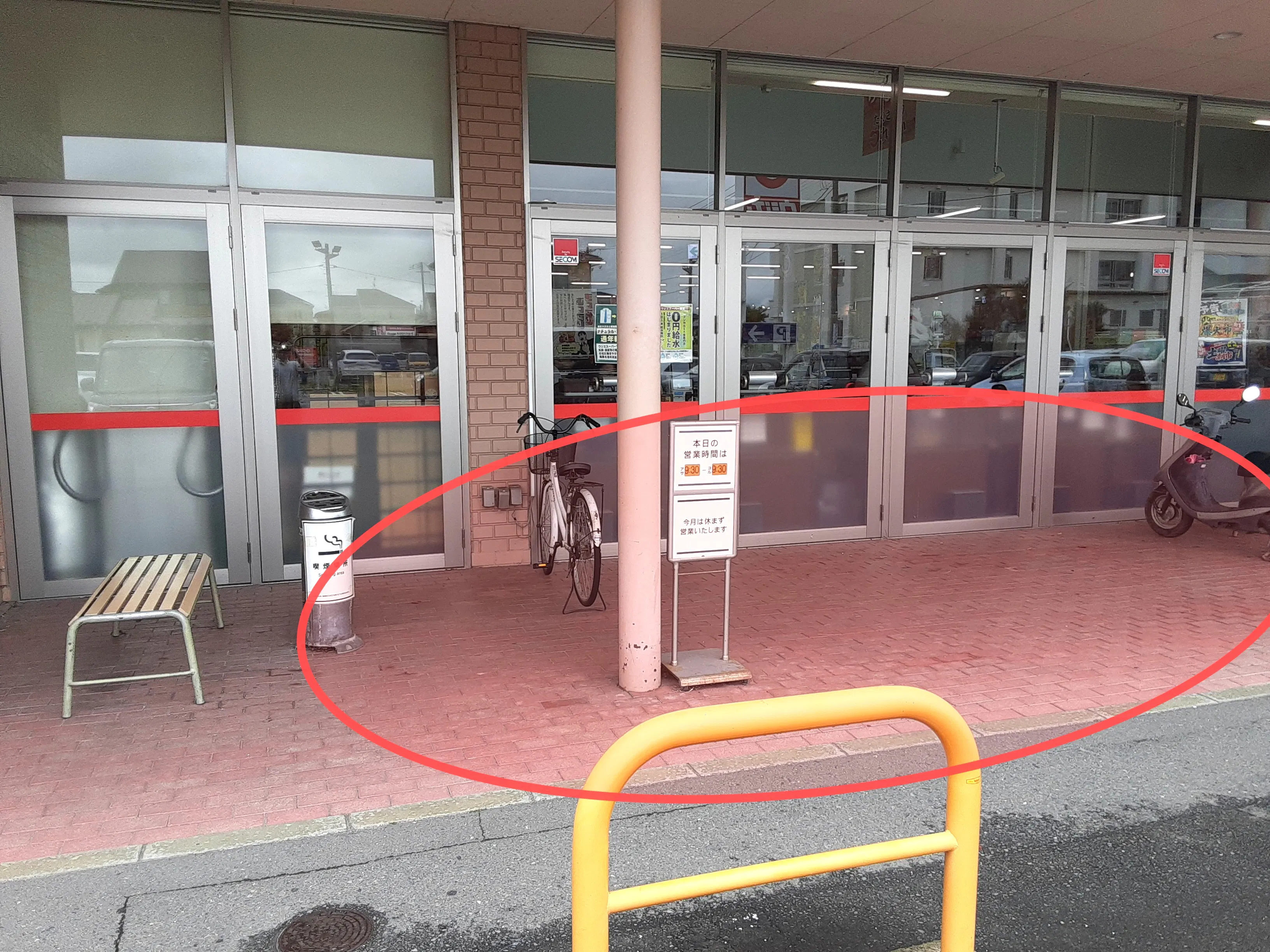 【ウジエスーパー古川バイパス店】販促プロモーションや食物販に最適な軒下スペース