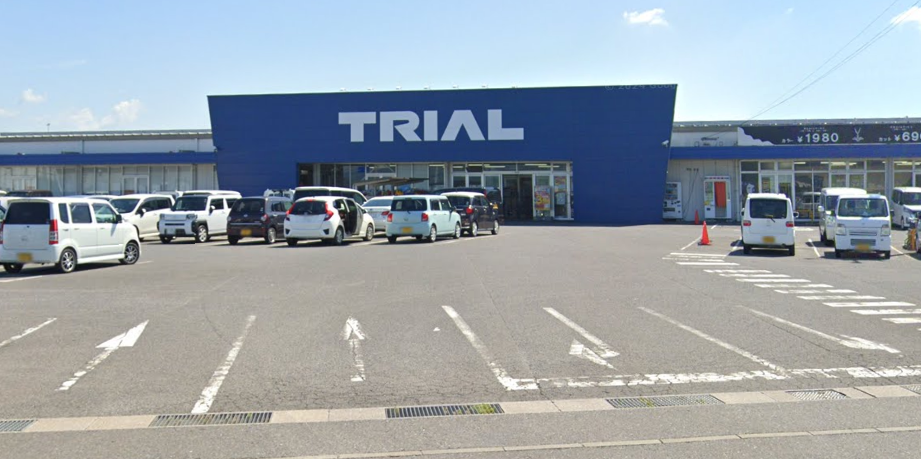 【スーパーセンタートライアル三日月店】【ポーチ前：左側（T）】食物販（キッチンカー/テント）やPR活動の出店が可能なイベントスペース