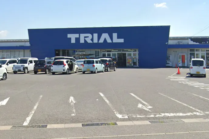 【スーパーセンタートライアル三日月店】【ポーチ前:左側(T)】食物販(キッチンカー/テント)やPR活動の出店が可能なイベントスペース