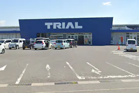 【スーパーセンタートライアル三日月店】【ポーチ前:左側(T)】食物販(キッチンカー/テント)やPR活動の出店が可能なイベントスペース