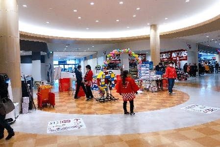 【イオンタウン能代】大型のセールスプロモーションやインストアライブ等に適した施設中央の広々としたイベントスペース