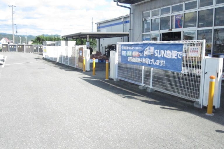 【サンデー長井店】屋外駐車場　キッチンカーの出店に最適なホームセンター内駐車場の屋外イベントスペース