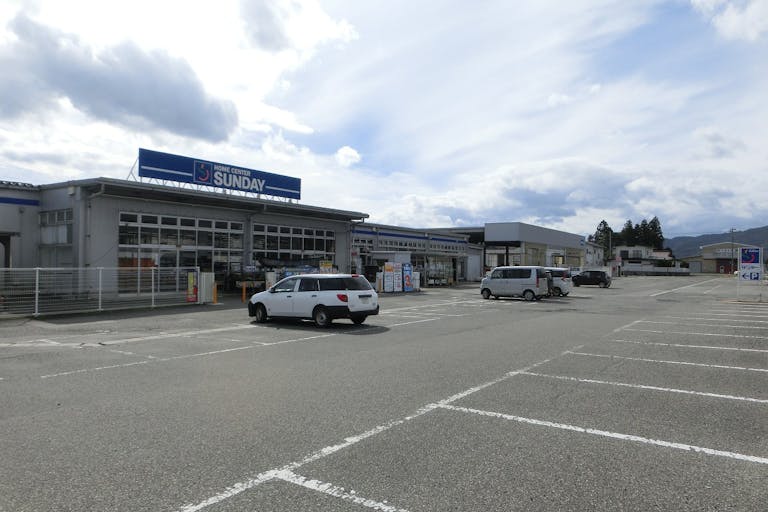 【サンデー長井店】屋外駐車場 キッチンカーの出店に最適なホームセンター内駐車場の屋外イベントスペースの画像5