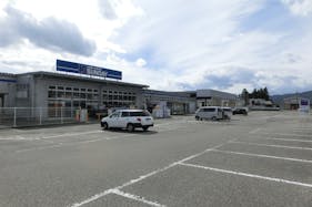 【サンデー長井店】屋外駐車場 キッチンカーの出店に最適なホームセンター内駐車場の屋外イベントスペース