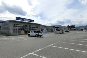 【サンデー長井店】屋外駐車場 キッチンカーの出店に最適なホームセンター内駐車場の屋外イベントスペース
