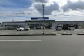 【サンデー長井店】屋外駐車場 キッチンカーの出店に最適なホームセンター内駐車場の屋外イベントスペース