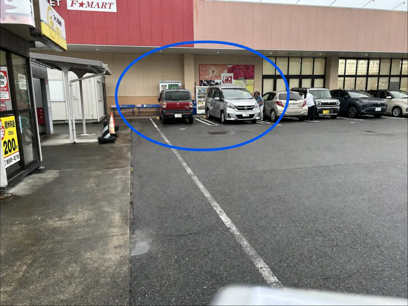 【エフマート西別所店】駐車場（証明写真機前）　販促プロモーションに最適な屋外催事イベントスペース