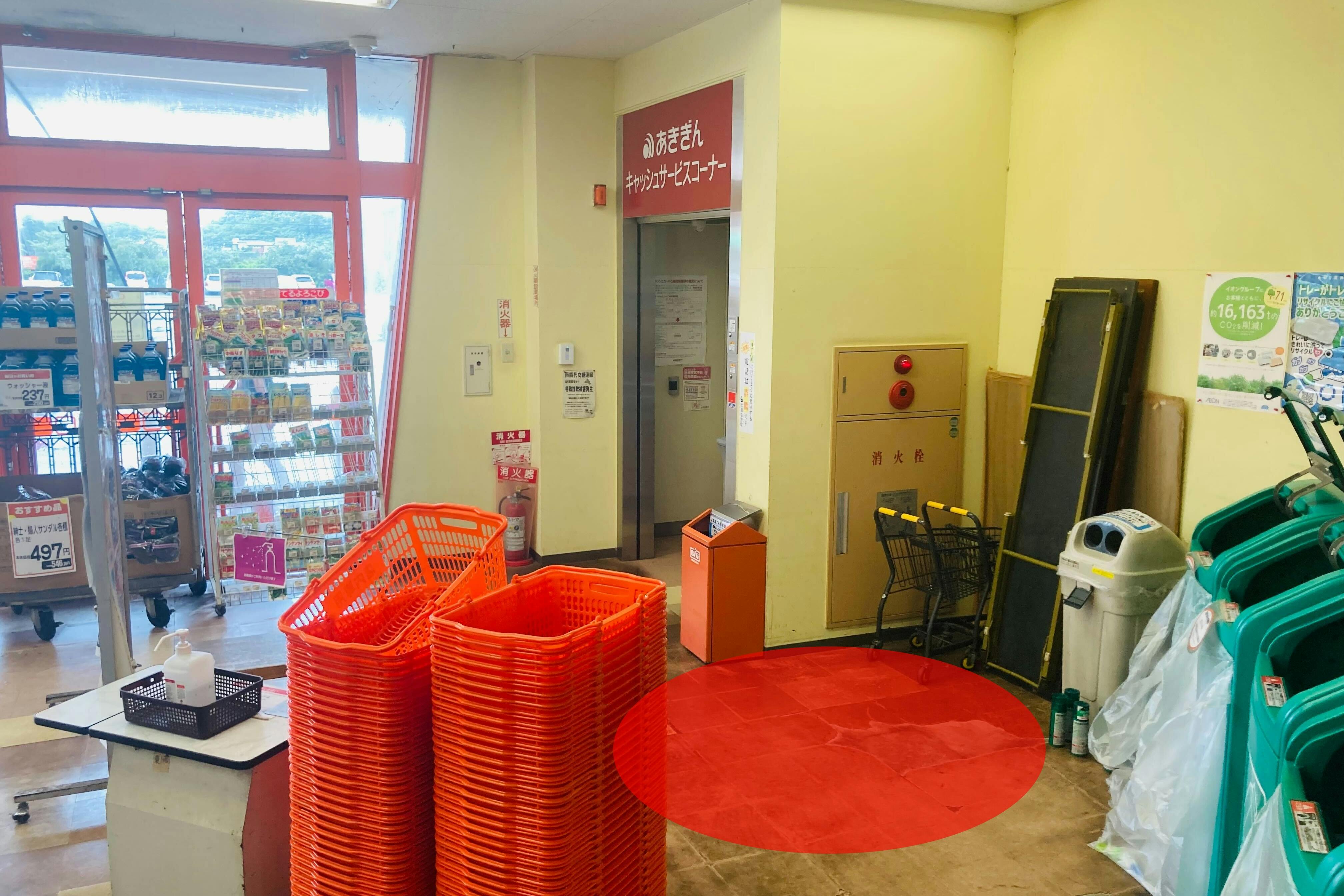 【ザ・ビッグ能代長崎店】各種プロモーションイベントに最適な店舗入口付近にあるイベントスペース