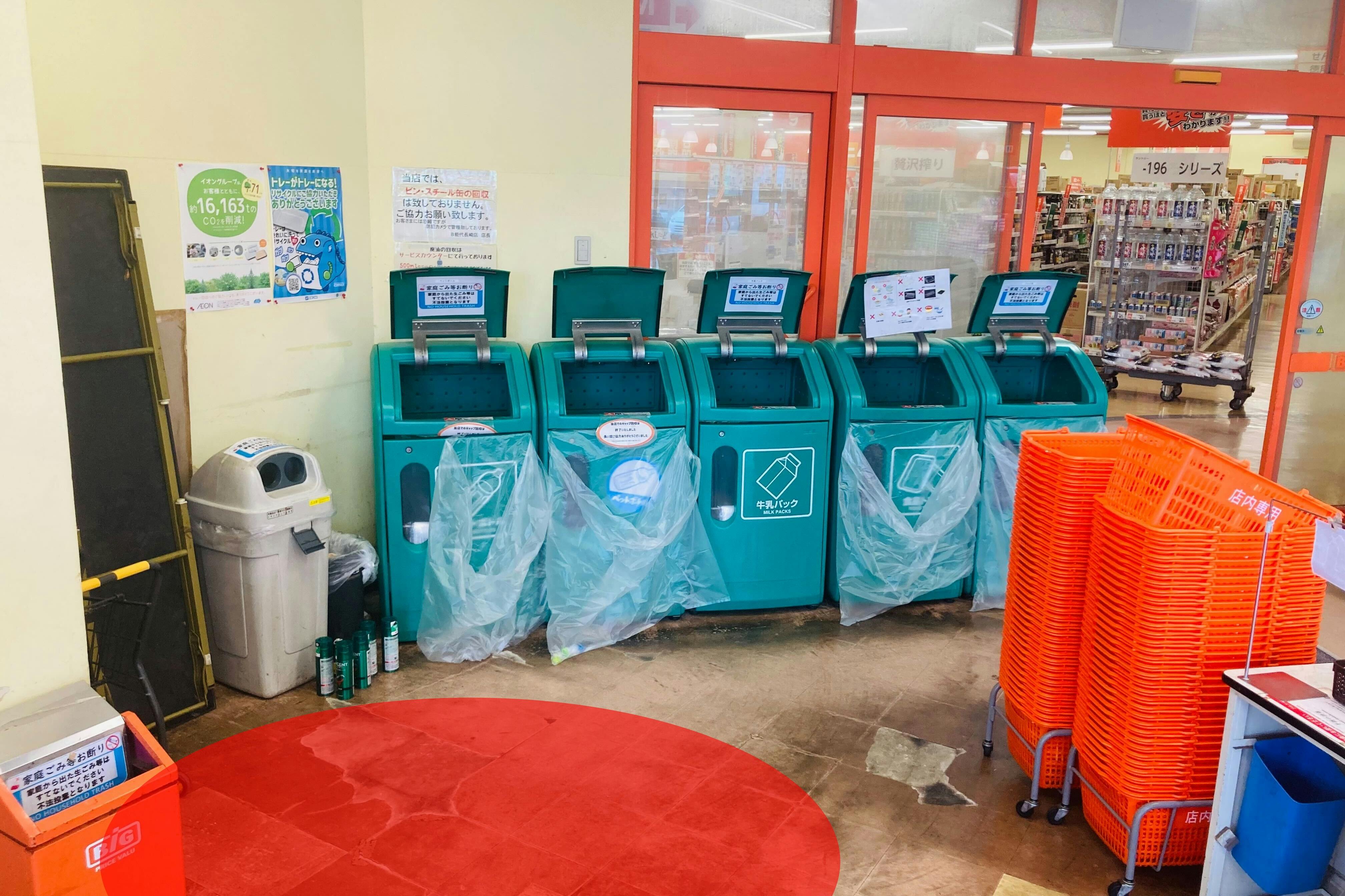 【ザ・ビッグ能代長崎店】各種プロモーションイベントに最適な店舗入口付近にあるイベントスペース