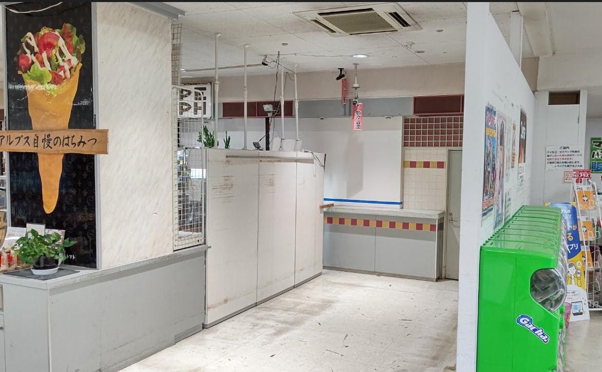 【メガセンタートライアル南アルプス店】物販やプロモーションに利用可能な地下1階レジ後方スペース