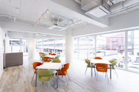 【薬院駅5分】展示会や個展に最適な薬院エリアにある清潔感あふれるレンタルスペース