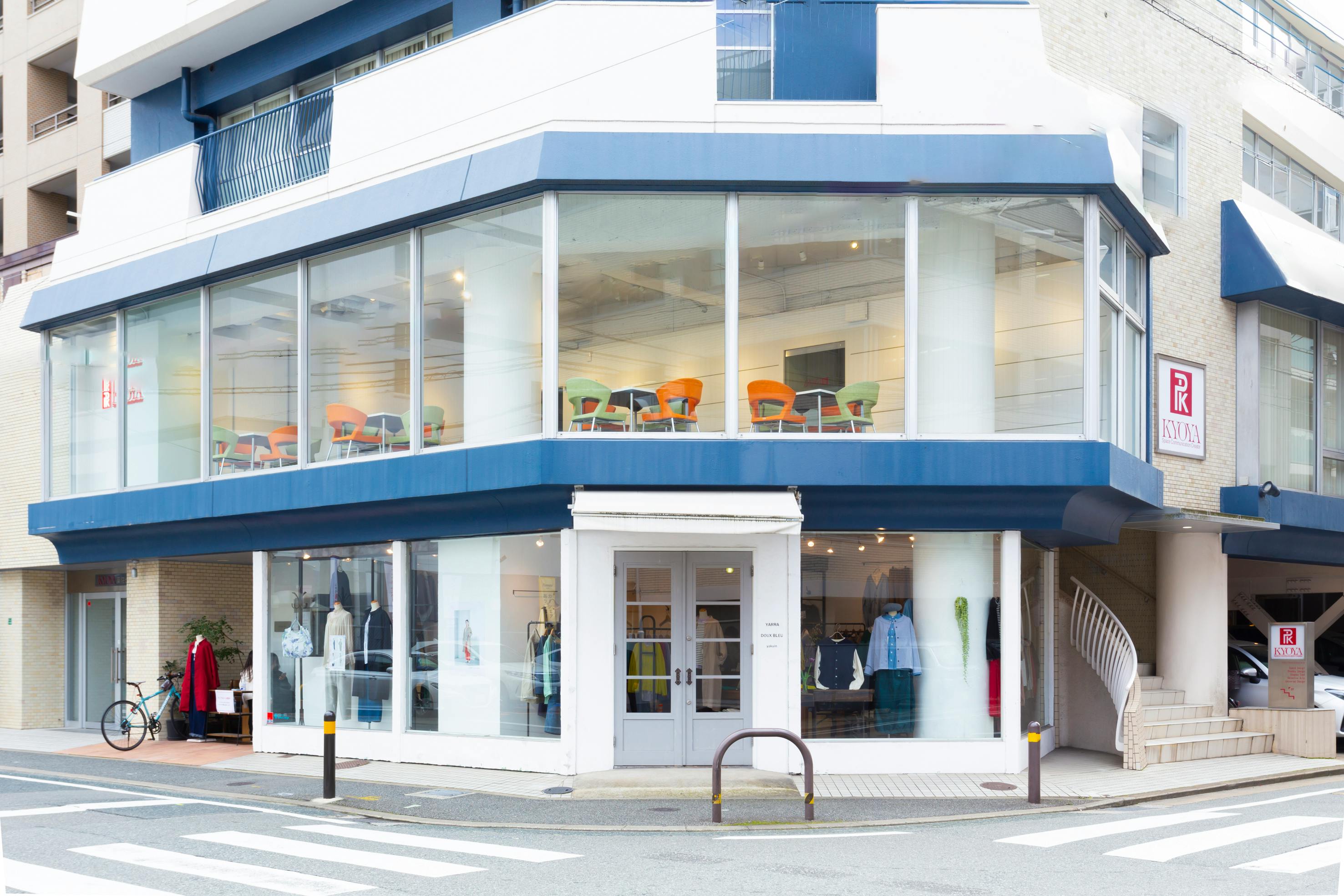 【薬院駅4分】展示会や個展に最適な薬院エリアにある清潔感あふれるレンタルスペース