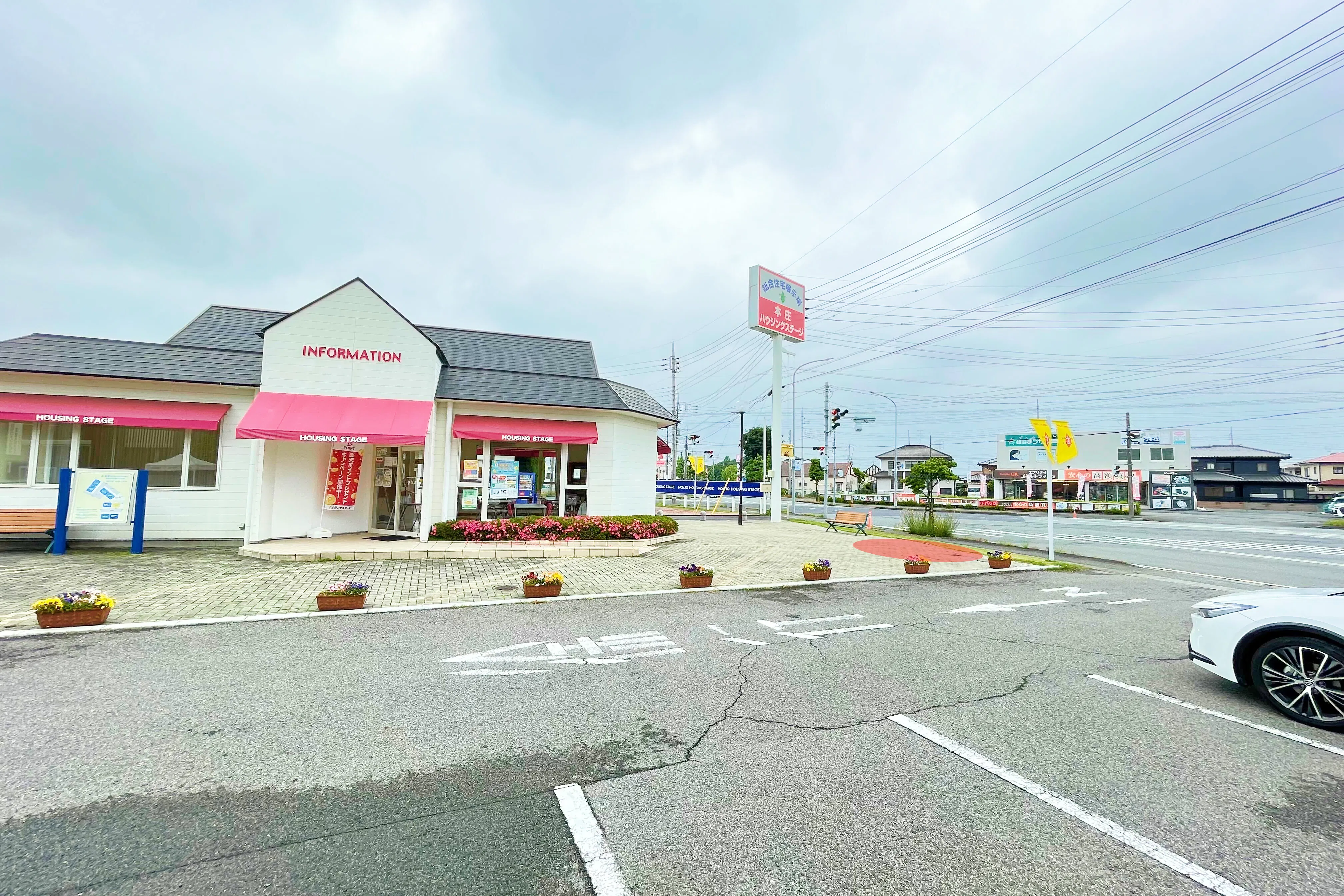 【本庄ハウジングステージ】キッチンカーでの出店に最適な大型住宅展示場内中央にある屋外スペース