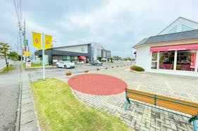 【本庄ハウジングステージ】キッチンカーでの出店に最適な大型住宅展示場内中央にある屋外スペース