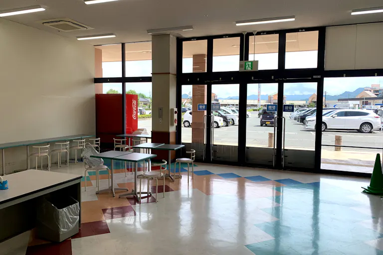 【ミスターマックス 山口店】11/5 リニューアルオープン!レジ後ろ 天候に左右されず出店できる屋内の催事イベントスペースの画像2