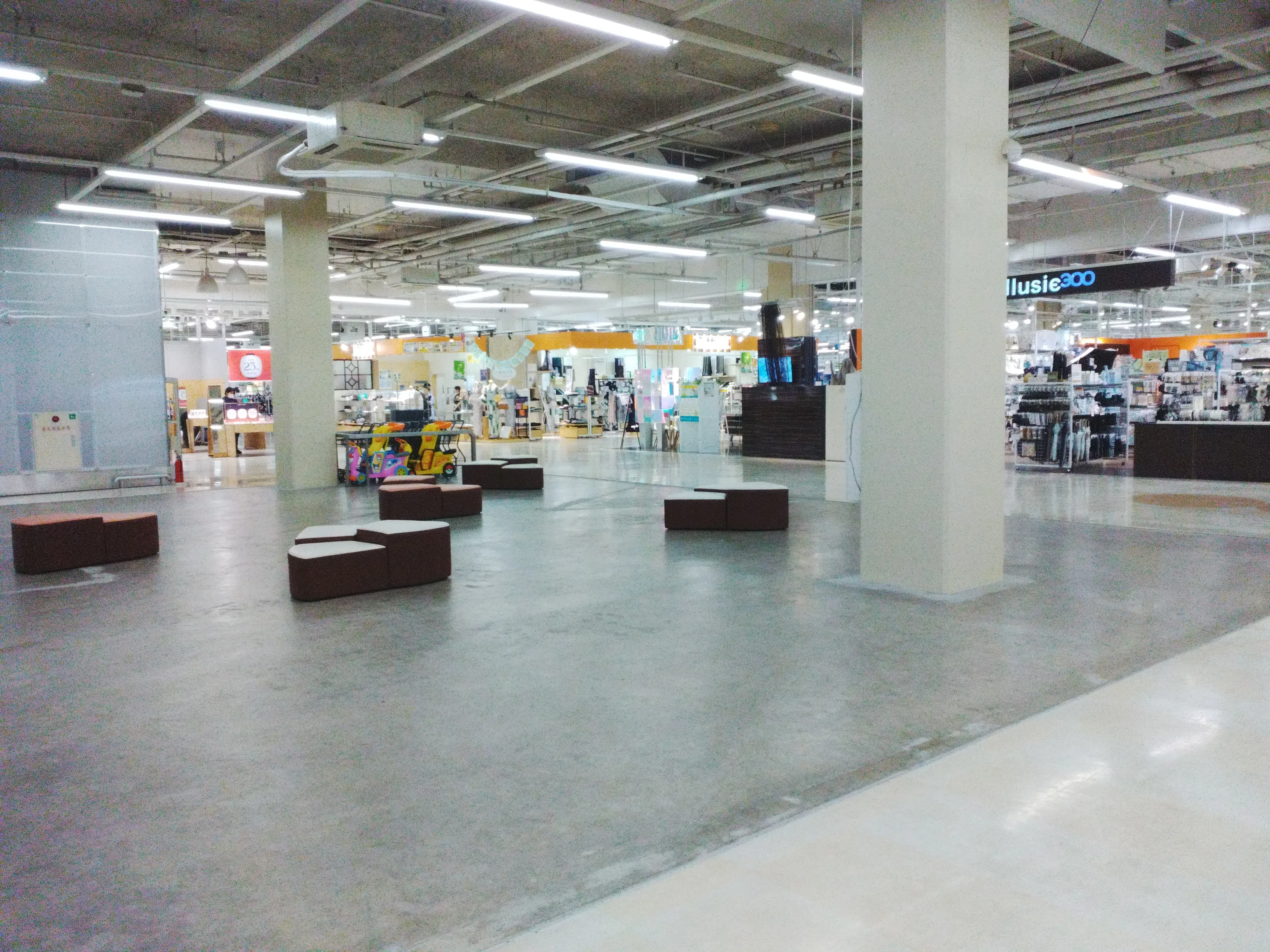 【イオン上磯店】エレベーター横特設会場