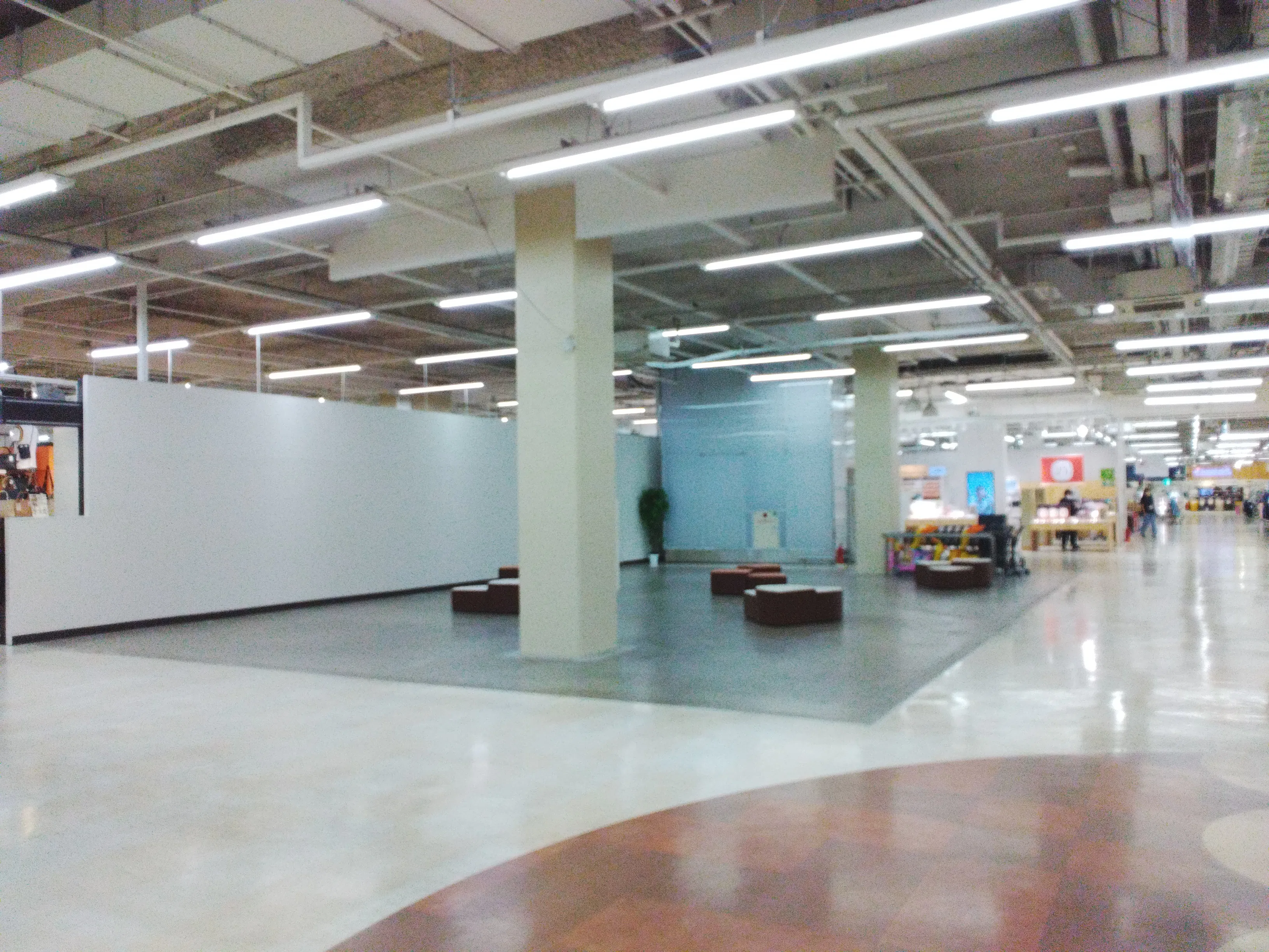 【イオン上磯店】エレベーター横特設会場