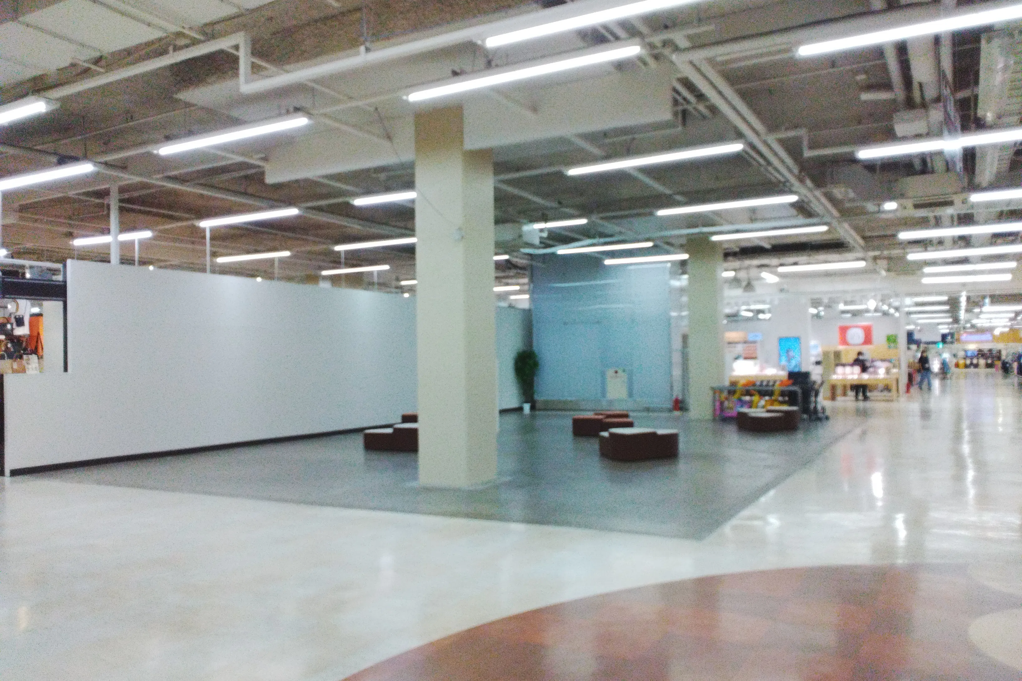 【イオン上磯店】エレベーター横特設会場