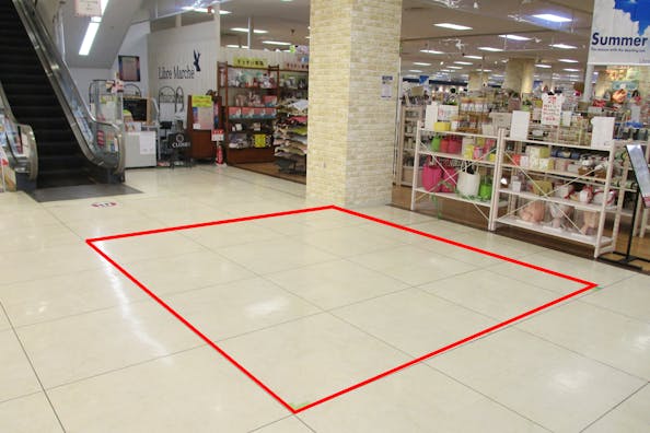 【イオン前沢店】プロモーションイベントや各種物販に最適な視認性の高いエスカレーター前のイベントスペース