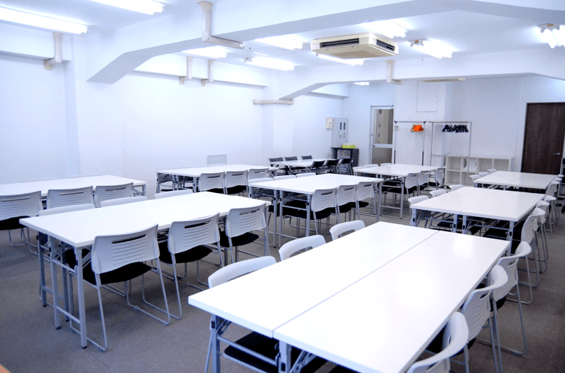 【茅場町駅0分】駅チカでレイアウト自由な2階貸会議室(大)