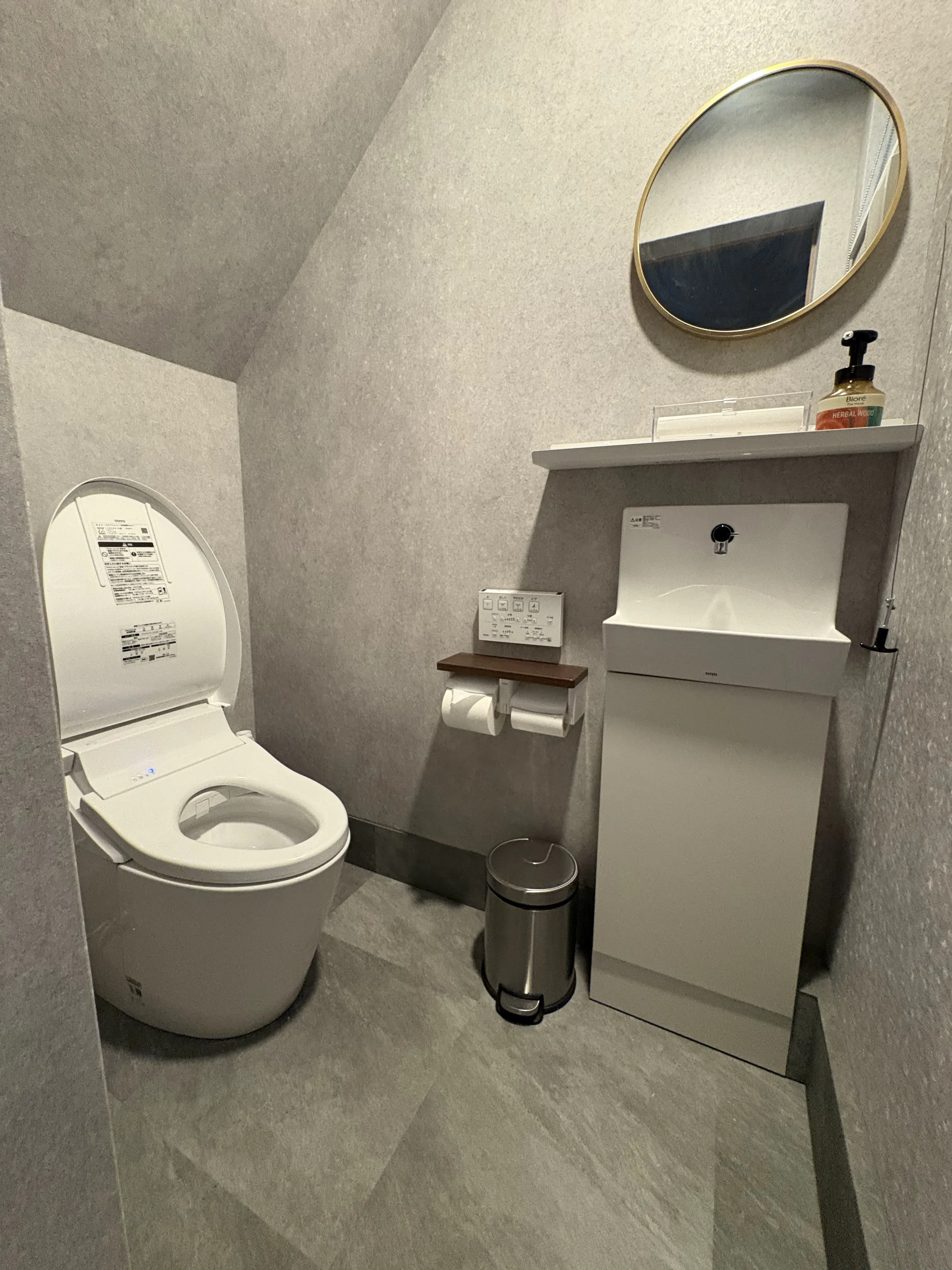 【T-base｜東白楽駅7分｜東神奈川駅12分】自然光が入る17㎡の隠れ家ギャラリー・カフェスペース
