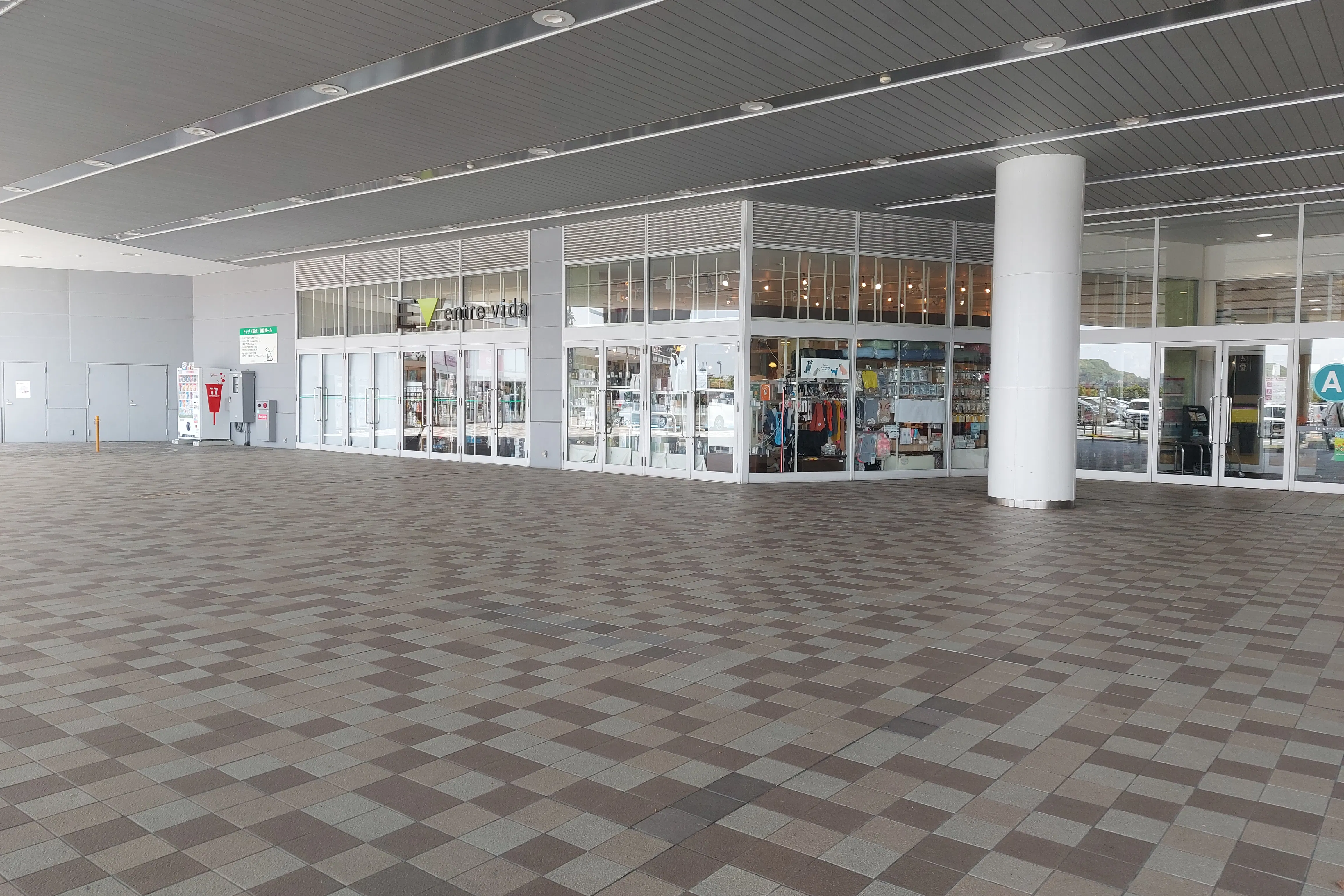 【イオンモール福岡】メインプラザ入口