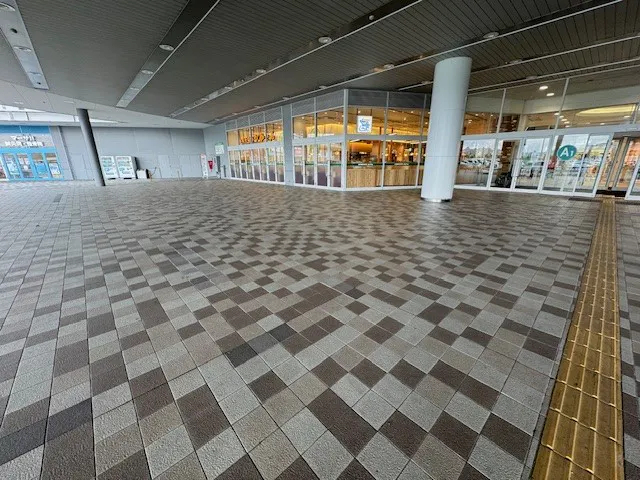 【イオンモール福岡】メインプラザ入口