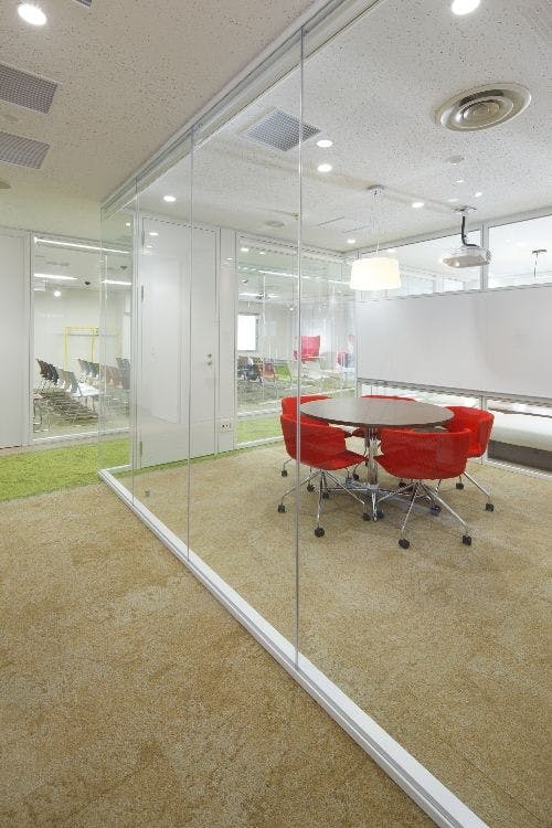 【九段下徒歩30秒】開放感があり設備も充実したスペースで6名まで収容可能なセミナー・イベント・ロケスペース