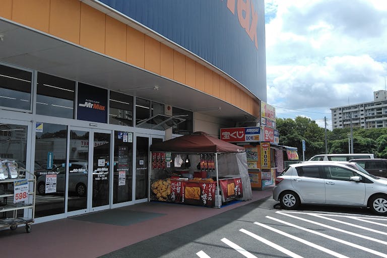【ミスターマックス 本城店】屋上スロープ側入口 販促プロモーションや物販用途に最適な総合ディスカウントストアの催事イベントスペースの画像2