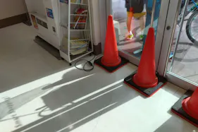 【ミスターマックス 本城店】屋上スロープ側入口 販促プロモーションや物販用途に最適な総合ディスカウントストアの催事イベントスペース