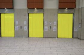 【イオンモール鶴見緑地】モール内広告 エレベーター