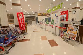 【クラスポ蒲郡】食物販イベントやポップアップ出店に最適な施設入口とフードコート間にある屋内スペース/フードコート①