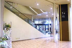 【イオンモール大和】1階ライトコートエスカレーター脇②