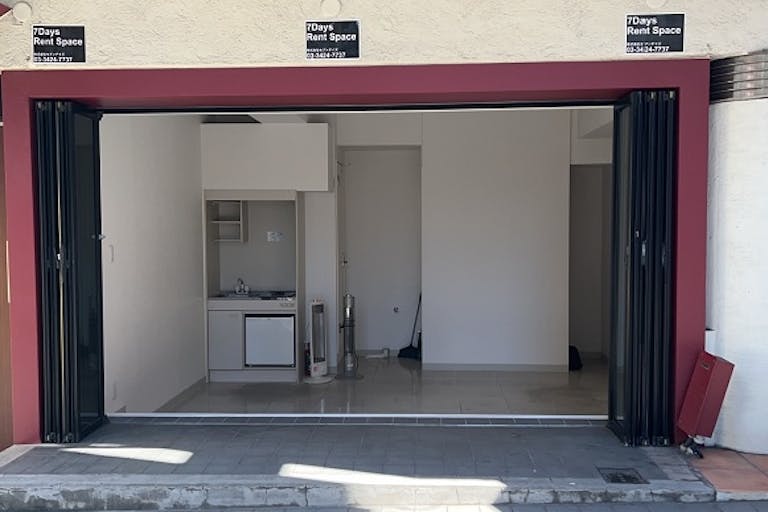 【三軒茶屋駅3分】三軒「茶」屋と下北「沢」を結ぶ、飲食店が多く並ぶ茶沢通り沿いの路面イベントスペースの画像2