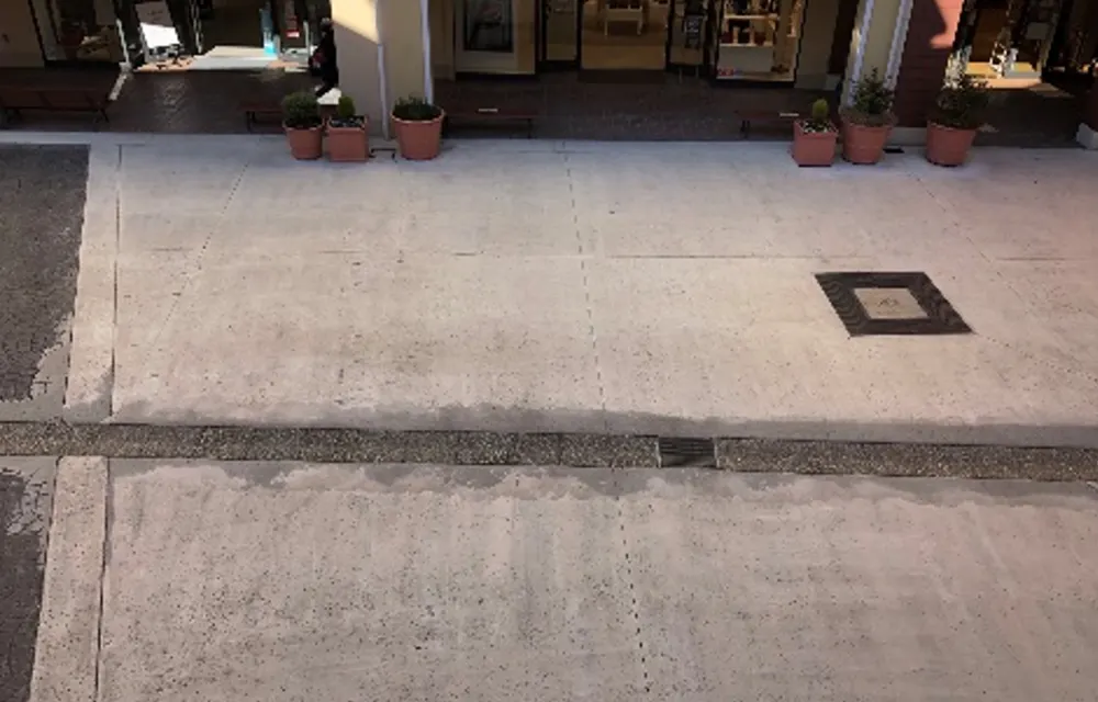 【三井アウトレットパーク 多摩南大沢】ファクトリーアウトレッツA街区1階 北側共用部スペース前