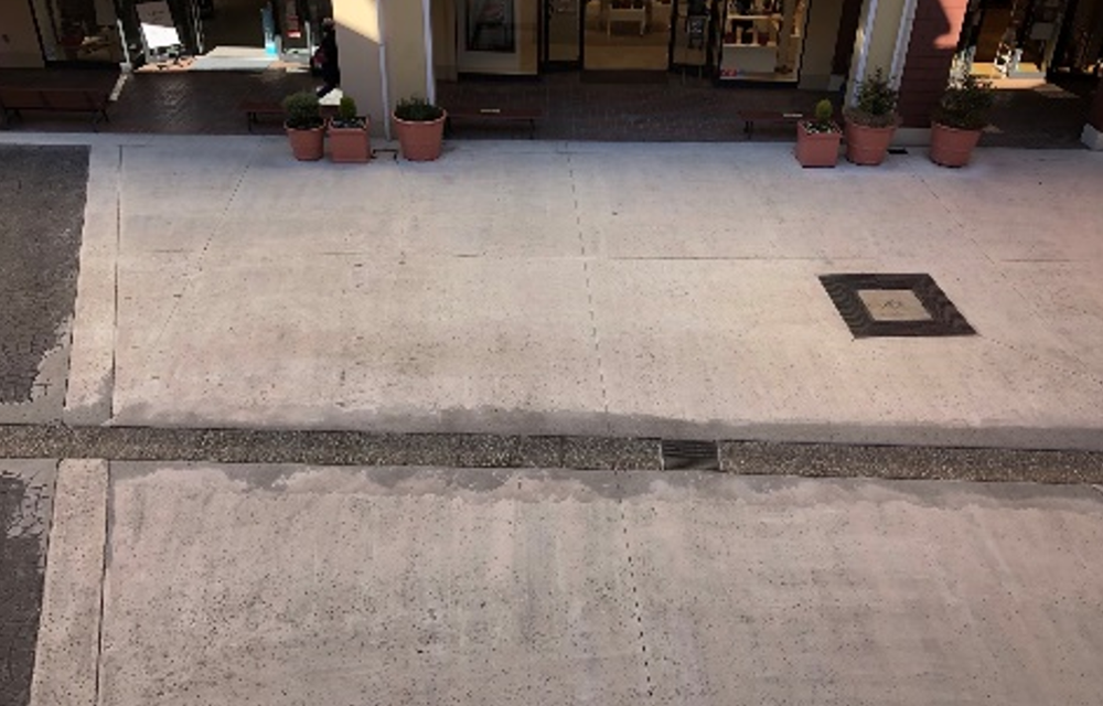 【三井アウトレットパーク 多摩南大沢】ファクトリーアウトレッツA街区1階 北側共用部スペース前