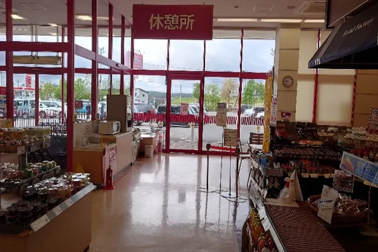 【マックスバリュ刈和野店】イートインコーナー内 販促プロモーションや物販に最適なスーパー店内催事イベントスペースの画像2