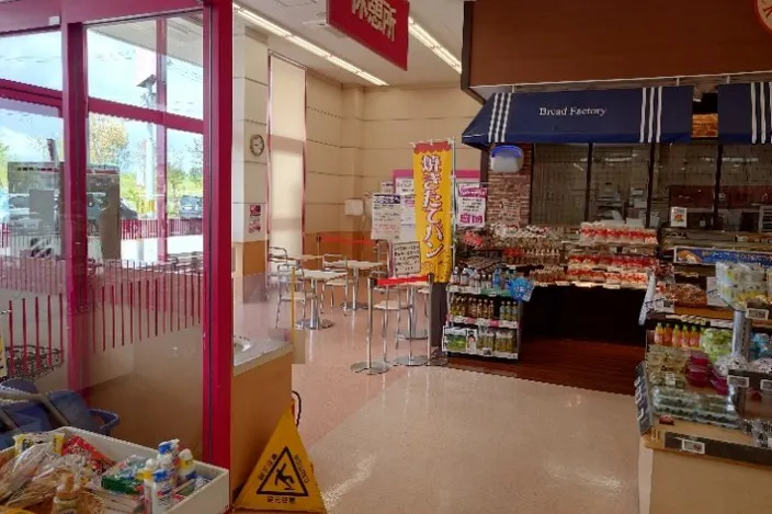 【マックスバリュ刈和野店】イートインコーナー内 販促プロモーションや物販に最適なスーパー店内催事イベントスペース