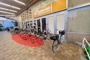 【イオン横浜新吉田店】キッチンカーでの出店に最適な施設出入口横にある軒下スペース