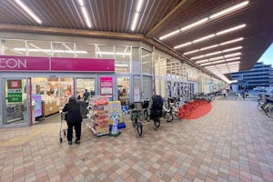 【イオン横浜新吉田店】キッチンカーでの出店に最適な施設出入口横にある軒下スペース