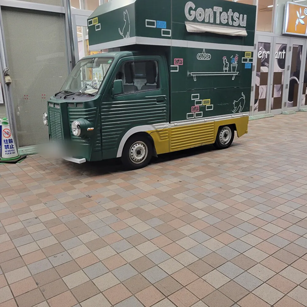 【イオン横浜新吉田店】出入口横にある軒下スペース