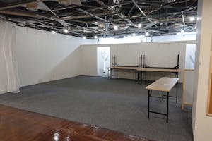 【天神駅1分】個展、グループ展等のアート展示や展示会、ポップアップストアに最適な新天町地下のレンタルギャラリースペース