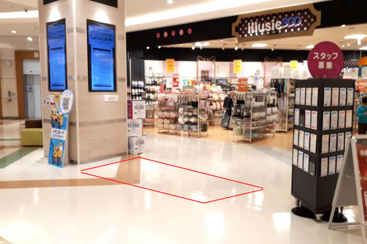 【イオンモール日吉津*】東館2F フードパーク通路