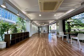 【中目黒駅8分】目黒川沿い、桜が目の前に広がる開放的なレンタルスペース